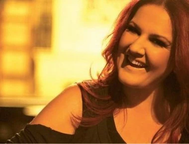 Σ.Βογιατζάκη: Αλά μπαλαρίνα κάνει βουτιά σε πισίνα (βίντεο)